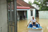 Hàng nghìn hộ dân Hà Nội vẫn ngập trong nước lũ sông Bùi