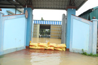 Hàng nghìn hộ dân Hà Nội vẫn ngập trong nước lũ sông Bùi