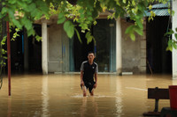 Hàng nghìn hộ dân Hà Nội vẫn ngập trong nước lũ sông Bùi