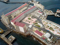 Khám phá thành phố giàn khoan lâu đời nhất trên thế giới