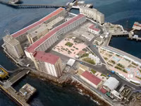 Khám phá thành phố giàn khoan lâu đời nhất trên thế giới