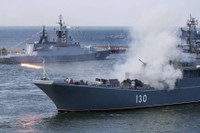 [ẢNH] Hải quân Nga tập trận gần Crimea giữa lúc căng thẳng với Ukraine gia tăng