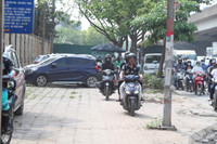 Sân bay, nhà ga, đường phố đông nghẹt người dân rời Thủ đô