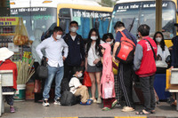 Sân bay, nhà ga, đường phố đông nghẹt người dân rời Thủ đô