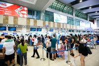 Dòng người ùn ùn đổ về sân bay quốc tế Nội Bài rời Thủ đô nghỉ lễ Quốc khánh