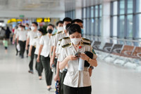 Dòng người ùn ùn đổ về sân bay quốc tế Nội Bài rời Thủ đô nghỉ lễ Quốc khánh