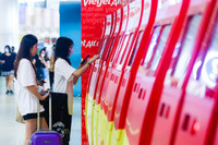 Dòng người ùn ùn đổ về sân bay quốc tế Nội Bài rời Thủ đô nghỉ lễ Quốc khánh