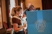 Toàn cảnh cử tri Mỹ đi bỏ phiếu bầu Tổng thống 2024