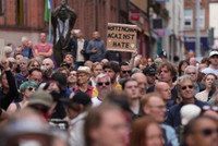 Cận cảnh làn sóng bạo loạn tồi tệ nhất trong 13 năm qua tại Anh