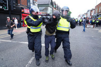 Cận cảnh làn sóng bạo loạn tồi tệ nhất trong 13 năm qua tại Anh