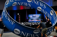 Những nội dung chính trong ‘màn so găng đầu tiên’ giữa 2 ứng viên Donald Trump -Kamala Harris