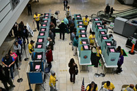 Toàn cảnh cử tri Mỹ đi bỏ phiếu bầu Tổng thống 2024