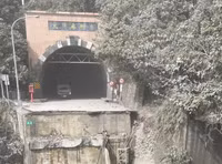 Cảnh đổ nát trong trận động đất mạnh nhất 25 năm ở Đài Loan