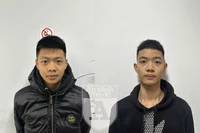 Sử dụng hơi cay, vỏ chai bia tấn công người đi đường cướp tài sản