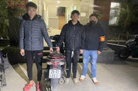 Lực lượng 141 khống chế 2 đối tượng ném vỏ chai bia vào nhà đối thủ do mâu thuẫn