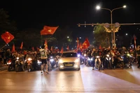 Camera AI ghi lại khoảnh khắc đáng nhớ - người dân Hà Nội đi "bão" sau chiến thắng trước U22 Thái Lan