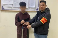 Tổ công tác 141 bắt đối tượng mang kiếm trên đường phố