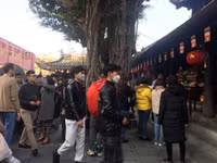 Giới trẻ Hà thành đến chùa Hà cầu duyên đầu năm mới