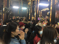 Giới trẻ Hà thành đến chùa Hà cầu duyên đầu năm mới