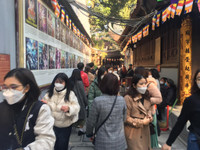 Giới trẻ Hà thành đến chùa Hà cầu duyên đầu năm mới