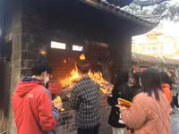 Giới trẻ Hà thành đến chùa Hà cầu duyên đầu năm mới