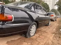 Hàng loạt ô tô bị chọc thủng lốp ven hồ Linh Đàm