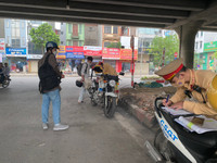 Kiên quyết xử phạt các phương tiện đi ngược chiều trên đường Nguyễn Xiển