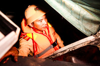 CSGT đường thuỷ Hà Nội tuần tra xuyên đêm, giúp người dân chống lũ