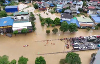 Xuyên đêm hỗ trợ người dân di dời khỏi vùng ngập lụt