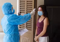 Điều trị F0 thể nhẹ tại nhà: F0 sẽ được theo dõi sức khỏe thường xuyên