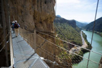 Cận cảnh con đường đi bộ nguy hiểm bậc nhất thế giới