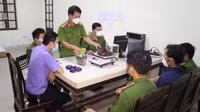 Tội phạm ma túy dùng dao, súng chống trả lực lượng công an