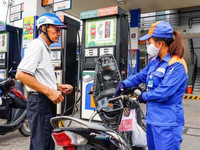 Giá xăng dầu liên tục tăng vọt, khi giảm thì nhỏ giọt