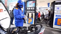 Giá xăng dầu liên tục tăng vọt, khi giảm thì nhỏ giọt