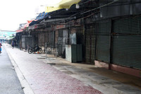 [Ảnh] Đường phố các tỉnh vắng lặng khi giãn cách phòng chống Covid-19 theo Chỉ thị 16