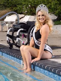 [ẢNH] Nhan sắc xinh đẹp của cô gái Mỹ ngồi xe lăn giành giải Á hậu 