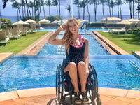 [ẢNH] Nhan sắc xinh đẹp của cô gái Mỹ ngồi xe lăn giành giải Á hậu 