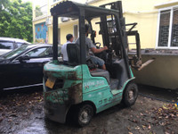 [ẢNH] Bức tường đổ sập sau trận mưa, đè bẹp 13 chiếc xe ô tô