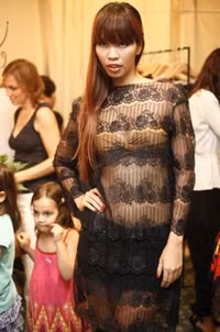 [ẢNH] Mỹ nhân Việt ‘mất điểm’ khi diện những bộ cánh ‘mặc như không mặc‘