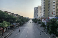 [Ảnh] Đường phố các tỉnh vắng lặng khi giãn cách phòng chống Covid-19 theo Chỉ thị 16