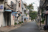 [Ảnh] Đường phố các tỉnh vắng lặng khi giãn cách phòng chống Covid-19 theo Chỉ thị 16