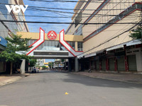 [Ảnh] Đường phố các tỉnh vắng lặng khi giãn cách phòng chống Covid-19 theo Chỉ thị 16