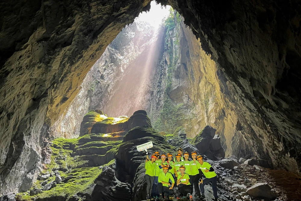 Tour khám phá hang Sơn Đoòng đã kín chỗ 