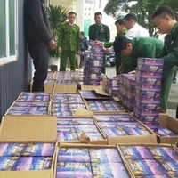 Tin Podcast ngày 23-1-2026: Bắt giữ đối tượng đập kính ô tô, trộm tài sản tại chung cư; bắt giữ đối tượng vận chuyển hơn 1 tấn pháo hoa nổ từ Lào về Việt Nam