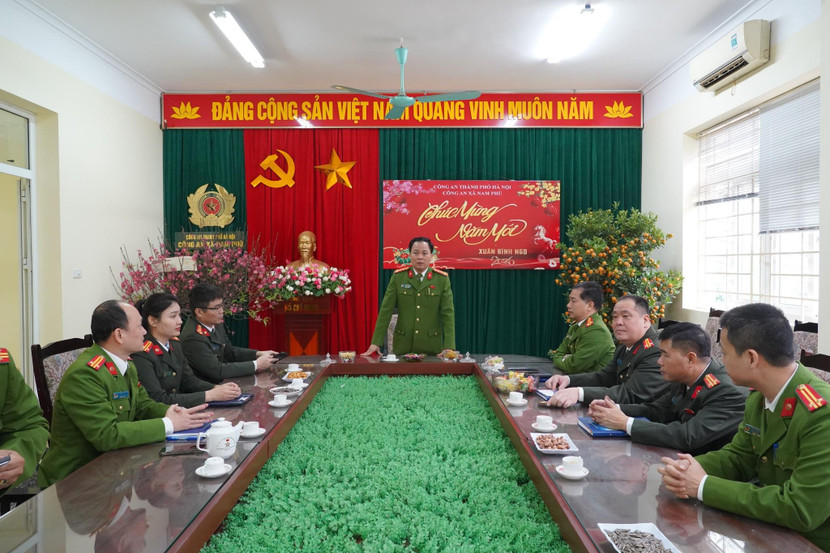 Lãnh đạo CATP Hà Nội thăm, chúc Tết lực lượng Công an cơ sở ảnh 7