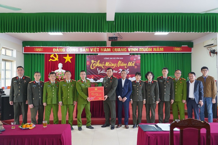 Lãnh đạo CATP Hà Nội kiểm tra công tác ứng trực và chúc Tết Công an cơ sở ảnh 4