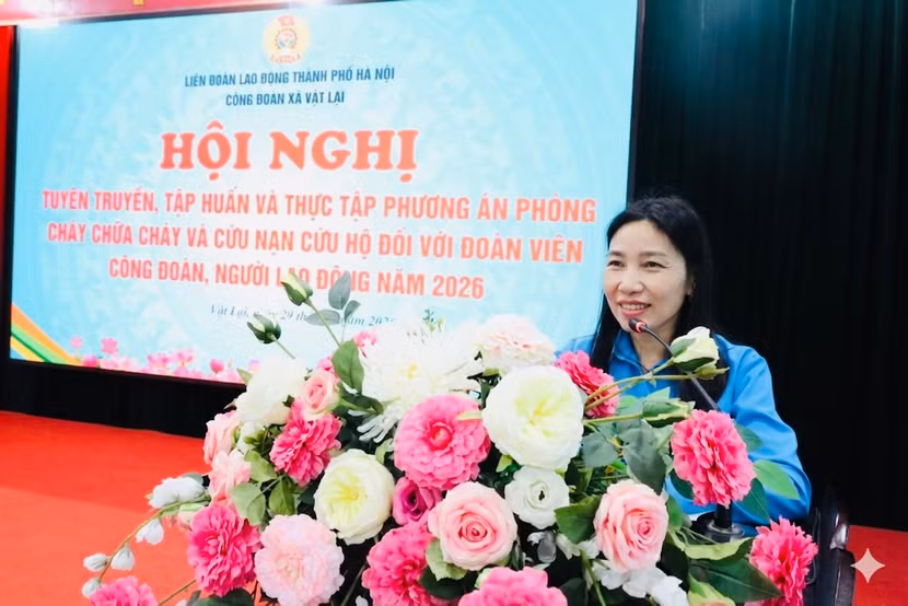  Phát biểu khai mạc buổi tuyên truyền, đồng chí Nguyễn Thị Bích Thủy – Phó Chủ tịch Công đoàn xã nhấn mạnh tầm quan trọng của công tác PCCC và CNCH trong bối cảnh hiện nay, yêu cầu toàn bộ cán bộ Đoàn viên Công đoàn cần nêu cao tinh thần, ý thức, trách nhiệm, chủ động phòng ngừa, kịp thời xử lý khi có sự cố cháy, nổ xảy ra ngay từ ban đầu nhằm hạn chế đến mức thấp nhất các vụ cháy xảy ra và thiệt hại do cháy gây ra trên địa bàn.