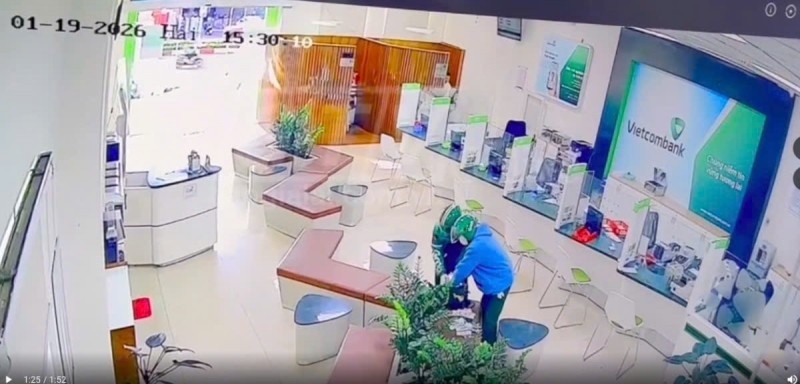 Hai đối tượng thực hiện vụ cướp.