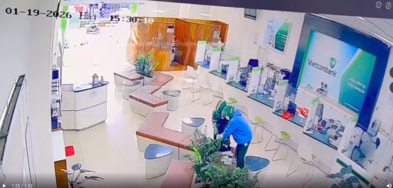 Hai đối tượng thực hiện vụ cướp.