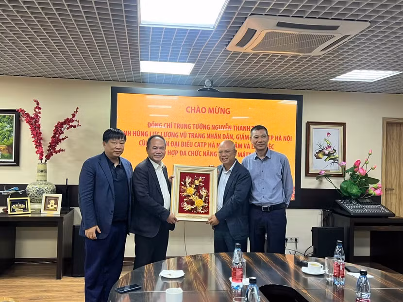 Đoàn đại biểu CATP Hà Nội thăm kiều bào và các mô hình chiến đấu hiện đại tại thành phố Mát-xcơ-va ảnh 12